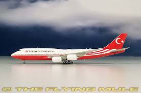 Uçakta 4 mürettebatın bulunduğu belirtilirken kırgız makamlarının açıklamasına göre kazada çevre binalarda yaşayanlar dahil toplam 40 kişi hayatını kaybetti. 747 8i 1 400 Diecast Model Jc Wings Jc Lh4rot132 46 95