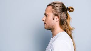 Per gli uomini che hanno i capelli ricci, o comunque leggermente ondulati, il discorso cambia. Uomo Come Portare I Capelli Lunghi Pg Magazine