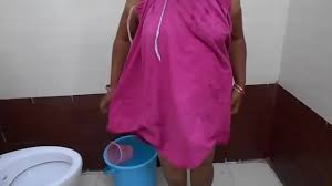 Big boob aunty bath - XNXX.COM