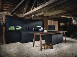 wohnzimmerwand oder kuchenzeile kochelemente wie das modell der marke kuchen design kuche schwarz einbaukuche