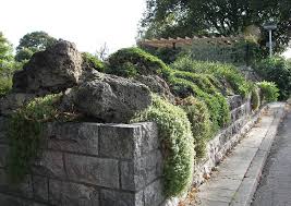 Inspiration bauanleitung materialauswahl persönliche beratung Steingartenhochbeet Und Pergola Beispiel Erdlehne Friesenwall Als Zaunersatz Gartenmauer