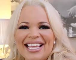 verse 1 everything that i learned, i learned on the screen showing up hot and showing out on the scene wearing my blazer, my diamond shades busting out me and caps and eating burgers for days hot. Trisha Paytas Net Worth Boyfriend Personal Life Career And Biography