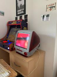 Imac g3)는 1998년부터 2003년까지 apple computer에 의해 개발, 제조, 판매된 개인용 데스크톱 컴퓨터이다. Ruby Red Imac G3 Vintageapple