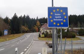 Es ist nicht mehr notwendig, mit dem fahrzeug an der grenze anzuhalten und reisedokumente vorzulegen. Wegen Coronavirus Tschechien Kontrolliert Einreisende Video Tschechien