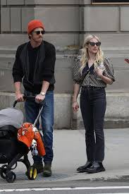 Actress emma roberts shared the first look of her son, rhodes robert hedlund, just over two roberts welcomed her son with garrett hedlund on sunday, december 27, and took to instagram to. Emma Roberts Partner Garrett Hedlund Kiss On Outing With Son Rhodes Hollywood Life