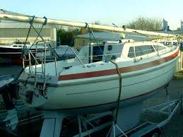 Issue 4 april 2012 section 7 sails, running rigging and reefing original arrangements both models were originally offered with hanked on foresails and a barton roller reefing main. Leisure 23