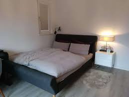 Hier Lasst Es Sich Ausschlafen Gemutliches Schlafzimmer Mit Faux Fellteppich Und Schoner Fahrrad Lampe Schlafz Gemutliches Schlafzimmer Wohnung Schlafzimmer