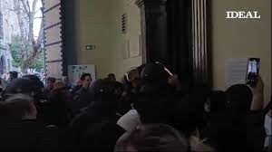 Facultad de Derecho: Macarena Olona acaba en el hospital tras los  incidentes en la UGR y anuncia una denuncia por lesiones | Ideal