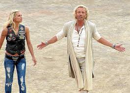 Tudíž by mohl tuzemského čtenáře v aktuální nabídce knih zaujmout komiksový příběh kdysi nejlepšího hokejisty světa jaromíra jágra. Mallorca Freund Gottschalk Trennt Sich Nach 40 Jahren Von Gattin