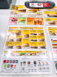 日本麥當勞] 早餐限定楓糖豬肉蛋鬆餅堡、照燒豬肉堡、期間限定草莓大福派跟馬鈴薯培根派@莉芙小姐愛旅遊