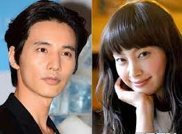 She is an actress, known for aneun yeoja (2004), domangja: Lee Na Young And Won Bin Tie The Knot In Secret