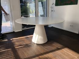 Tischplatte und gestell bestehen aus massivem sheeshamholz, das gebeizt und lackiert sie macht den besonderen charme des tisches aus. Esstisch Rund Weiss Tisch Rund Tisch Weiss Rund Durchmesser 160 Cm