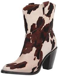 Antiqued metal buttons accent a tall leather boot with a vintage american feel and slightly slouchy silhouette. Stiefel Von Frye In Braun Fur Damen