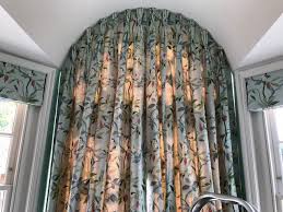 Ampm window coverings, namų apyvokos reikmenų parduotuvė. Pinch Pleat Heading For An Arch By Chelsea Artisans Soft Furnishings In 2019 Shaped Windows Soft Furnishings Windows