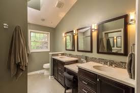 Whether you opt for a soothing sage or a rich olive, you can transform both your bedroom and bath with this color that's all about finding your zen. High Class Master Bathroom Color Schemes Ideas Small Bathroom Colors Bathroom Color Schemes Bathroom Color