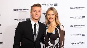 Jörg hegger is on facebook. Seltener Liebes Post Bvb Star Marco Reus Seine Scarlett Promiflash De