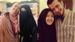 Kedekatan mereka juga tak lepas diledek warganet. Kumpulan Berita Adiba Khanza Az Zahra Intip Gaya Fesyen Adiba Khanza Putri Alm Ustaz Uje Yang Simpel Dan Kasual