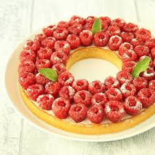 Passionnement Exotique Entremets Mousse Vanille Passion Brunoise D Ananas Et Gelee De Mangue Surprises Et Tarte Framboise Gourmandise Gateaux Aux Numeros