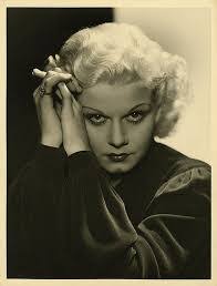 Ella Harlow's Instagram, Twitter & Facebook