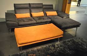 Geser ke kanan pada pintu untuk membukanya, lalu klik untuk masuk ke ruangan tersebut. Farbe Sofa Ponsel Online Mobel Magazin
