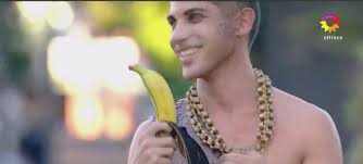 Pachu peña quedó eliminado de la competencia corte y confección pero fue convocado a sumarse nuevamente y aceptó con entusiasmo. Pachu Pena Sorprendio Al Jurado De Corte Y Confeccion Con Un Accesorio Creativo Y Original Un Portabanana Infobae