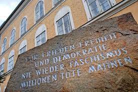 In adolf hitler's birth town we need a daily reminder that hounding of people, oppression and destruction of other opinions and skin colors, even genocides, must not take place in the 21st century. Nach Jahrelangem Rechtsstreit Hitlers Geburtshaus Wird Abgerissen Haz Hannoversche Allgemeine