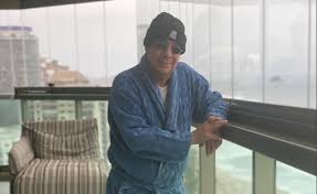 17 zoró (bichos esquisitos) vol.1 foi agraciado com o 26° prêmio da música brasileira, categoria melhor álbum infantil 18 segundo zeca, gravar um álbum infantil era um projeto antigo, desde quando ele criava música para seus filhos quando pequenos. Zeca Pagodinho Fara Live No Dia Dos Pais E Conta Que Sera Avo De Novo So Noticias