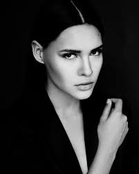 Love The Contrast But Perhaps Too Dramatic Black Background Photography Portrait Photography Black And White Portraits