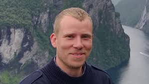 Ny præstevikar i Davinde & Allerup sogne Byd velkommen til Lauge 😊 ———-  Jeg hedder Lauge Lindqvist og er jeres nye præstevikar. Jeg er 32 og bor i  en lille lejlighed på