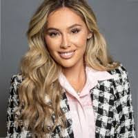 Nicole Dyess's Instagram, Twitter & Facebook