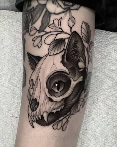 Had a lot of fun doing this cat wearing a cat skull the other day, thanks Arianne! ° ° ° #tattoo #tattoodesign #blackandgrey #blackwork #dotworktattoo #stippling #dotwork #orlando #orlandotattoo #orlandotattooartist #orlandotattoos #cattoo #cattattoos