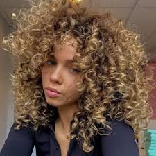 Contact Laura Hussein