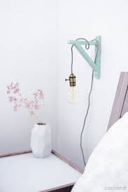 Diy Lampe Mit Holzrahmen Textilkabel Und Gluhbirne Schones Licht Im Vintage Stil Dreieckchen In 2020 Diy Lampen Textilkabel Gluhbirne