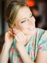 Am tag ihrer hochzeit steht die braut unbestritten im mittelpunkt der aufmerksamkeit. Alexandra Zuzanna Grabias Hair Make Up Munchen