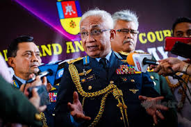 Tapi kalau kita lihat dalam profil sultan nazrin, baginda sebenarnya lahir pada 27 november 1956 dan bukannya pada 1 november. 147 Penerima Darjah Kebesaran Pingat Ulang Tahun Keputeraan Sultan Perak