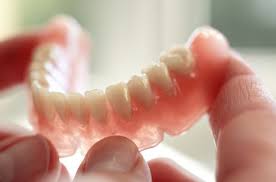 Anda harus melakukan perawatan gigi dengan bahan alami secara rutin, tidak bisa didapatkan jika hanya dilakukan satu atau dua kali. Cara Memutihkan Gigi Palsu Yang Kuning