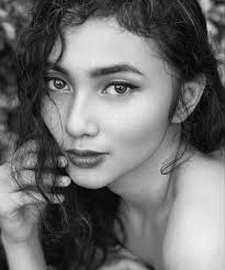 A Girl and a Guy (2021)