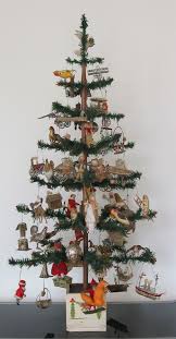 Dresden Tree Beautiful Dresden Ornaments On A Feather Tree Dresden Or Vintage Christmas Tree Decorations Vintage Christmas Tree Vintage Christmas Decorations