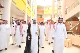 القنصلية العامة للولايات المتحدة في الظهران بالمملكة العربية السعودية تقع القنصلية العامة للولايات المتحدة في الظهران بجوار جامعة الملك فهد للبترول والمعادن، على جانب الطريق السريع من مجمع الظهران وإيكيا. Ø¬Ø§Ù…Ø¹Ø© Ø§Ù„Ù…Ù„Ùƒ ÙÙ‡Ø¯ Ù„Ù„Ø¨ØªØ±ÙˆÙ„ ÙˆØ§Ù„Ù…Ø¹Ø§Ø¯Ù† Kfupm On Twitter Ø§ÙØªØªØ­ Ù…Ø¹Ø§Ù„ÙŠ Ù…Ø¯ÙŠØ± Ø§Ù„Ø¬Ø§Ù…Ø¹Ø© Ø¯ Ø®Ø§Ù„Ø¯ Ø§Ù„Ø³Ù„Ø·Ø§Ù† Ø§Ù„ÙŠÙˆÙ… Ø§Ù„Ø®Ù…ÙŠØ³ Ù¢Ù¢ Ù…Ø§Ø±Ø³ Ù¢Ù Ù¡Ù¨ Ù…Ø¬Ù…Ø¹ Ø§Ù„Ø¬Ø§Ù…Ø¹Ø© Ø³ÙƒÙˆÙŠØ± Kfupmsquare ÙˆØ§Ù„Ø°ÙŠ ÙŠÙ‚Ø¹ ÙÙŠ Ø³ÙƒÙ† Ø£Ø¹Ø¶Ø§Ø¡ Ù‡ÙŠØ¦Ø© Ø§Ù„ØªØ¯Ø±ÙŠØ³