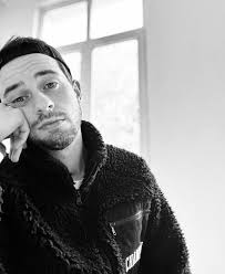 J'ai beaucoup plus d'impressions quand je mets pas ma gueule en photo. La  faute à ma génétique. Aujourd'hui, je ne te parlerai pas de beauty  privilege… mais du vent de changement qui