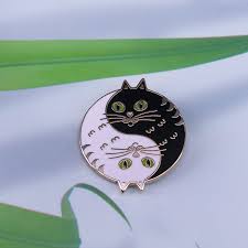 Yin Yang Sarilmak Sevimli Kediler Denge Emaye Pin Sevimli Siyah Ve Beyaz Kedi Bros Broslar Aliexpress