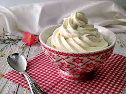 Sembra che sia nata per caso se vi serve una ganache al cioccolato montata, ossia bella gonfia e spumosa, ideale per farcire o ricoprire dolcetti come cupcake o muffin, aspettate. Ganache Al Cioccolato Bianco Dolci Da Sogno