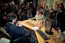 Kasparov, diventato campione del mondo a soli 22 anni, arrivava da una serie di grandi partite e grandi vittorie, in particolare contro lo storico rivale anatoly. A Chess Champion Succumbs To A Machine Sports History Weekly