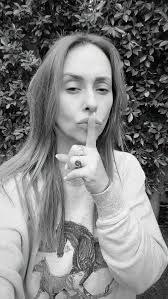 The Holiday Junkie is ready for all the holiday magic! Let’s get festive  people! 🖤