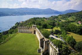 Rappresenta, per chi sta pensa. Cosa Vedere Sul Lago Maggiore La Rocca Borromea Di Angera L Emozione Di Un Viaggio