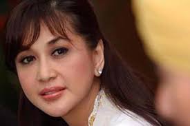 Adegan ranjang eva arnaz di film jadul kandang film jadul. Paramitha Rusady Simpan Kebaya Busuk