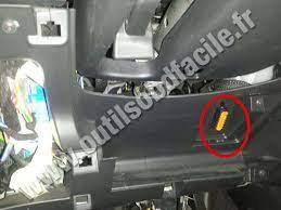 Visual indicators informing the driver that a system is in operation, switched off or has a fault. Obd Stecker In Citroen C4 Picasso 2013 2018 Einfach Ihren Adapter Finden