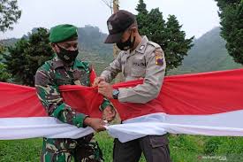 Gambar punca punca pencemaran udara gambar peralatan dalam kelas gambar bendera setiap negeri di malaysia gambar perdana menteri malaysia kedua gambar haiwan di dalam laut gambar peta malaysia kosong berwarna gambar pangkat polis diraja malaysia gambar mata wang negara asean. Pembentangan Bendera Merah Putih Untuk Soliditas Tni Dan Polri Antara News
