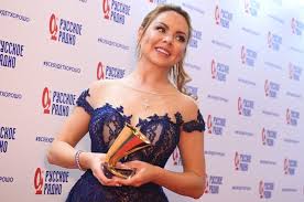 При этом она отметила, что ее снова ввели в медикаментозный сон, чтобы дать организму отдохнуть. Dlitelnoe Lechenie Maksim Chto Sluchilos S Izvestnoj Pevicej Zvezdy Cvobodnoe Vremya Aif Argumenty I Fakty V Belarusi