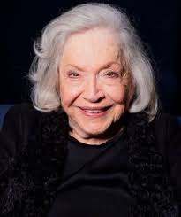 Nossos parabens para essa lenda da tv brasileira! Nathalia Timberg completa  96 anos. Sua carreira abrange mais de sete décadas no teatro, cinema e  televisão. Graduada pela Escola de Belas Artes na